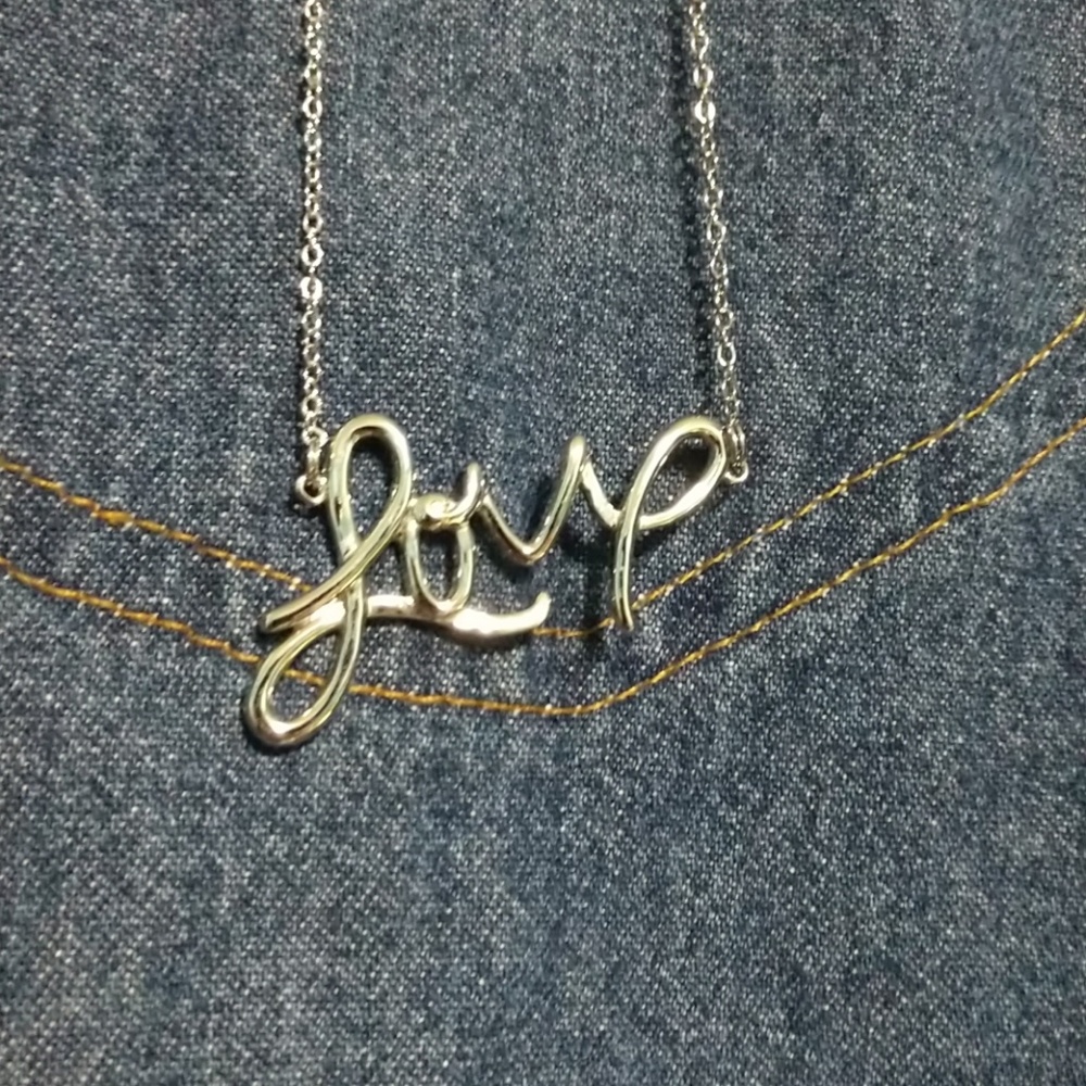 Amour Necklace